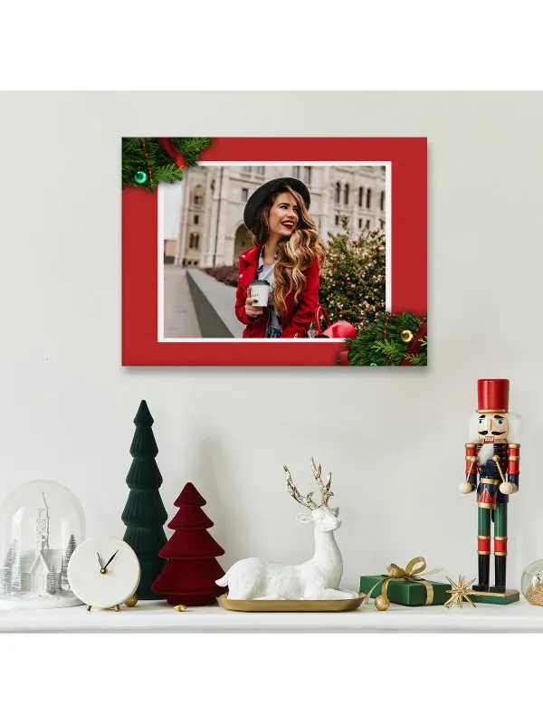 Tablou canvas personalizat de Crăciun cu poza ta – chenar roșu cu ornamente — imaginea 3