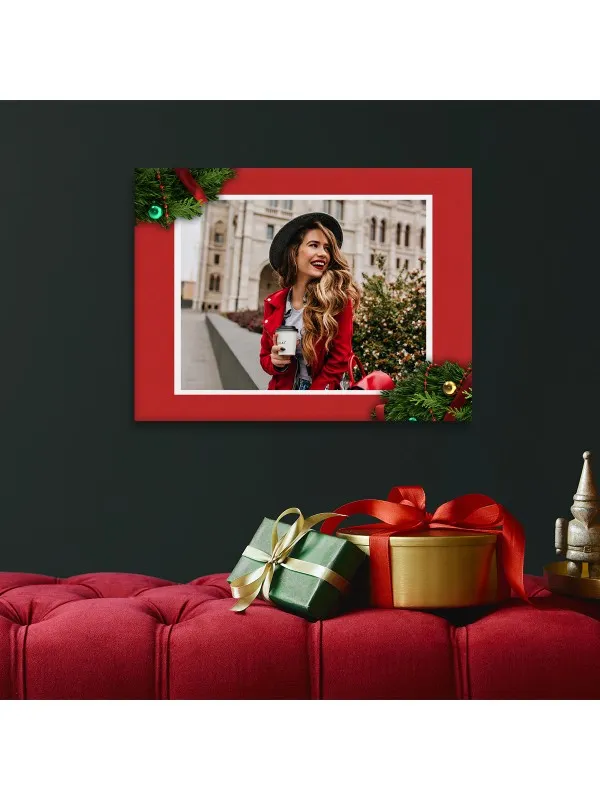 Tablou canvas personalizat de Crăciun cu poza ta – chenar roșu cu ornamente — imaginea 4