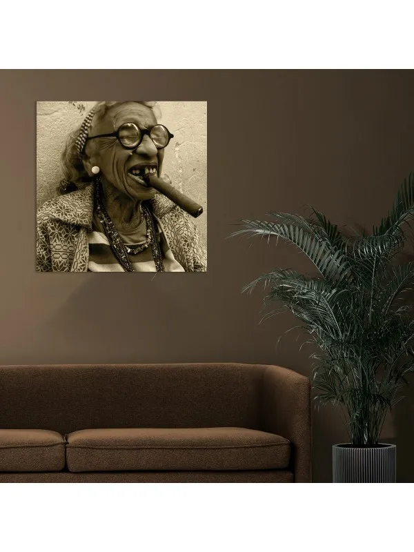 Tablou canvas Femeie cubaneză cu trabuc I – portret feminin — imaginea 2
