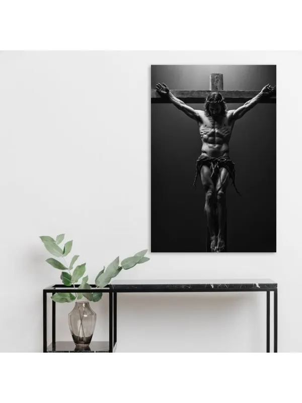 Tablou canvas Lumina care străpunge întunericul – răstignire în alb și negru — imaginea 3