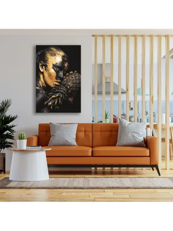 Tablou canvas Black pineapple – femeie africană în negru și auriu — imaginea 2