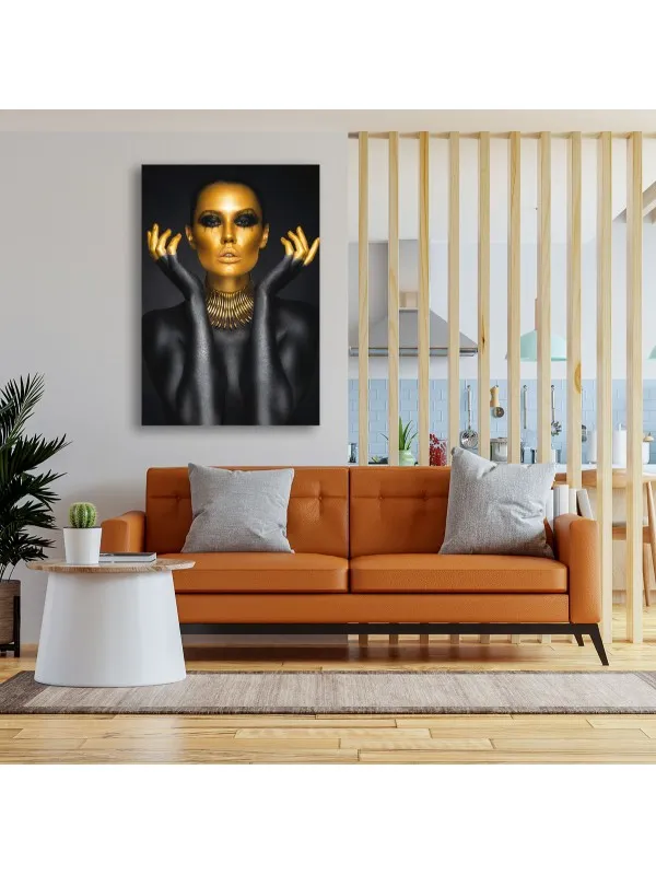 Tablou canvas Golden pride – femeie africană în negru și auriu — imaginea 2
