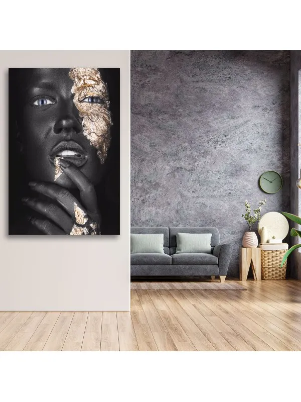 Tablou canvas Golden wonder – femeie africană în negru și auriu — imaginea 3