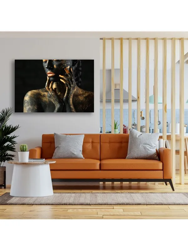 Tablou canvas Golden confidence – femeie africană în negru și auriu — imaginea 3