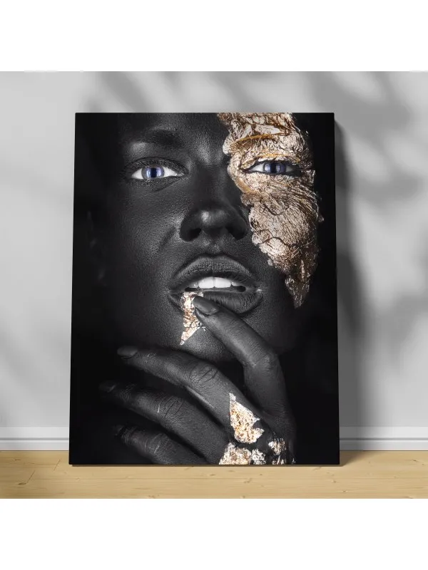 Tablou canvas Golden wonder – femeie africană în negru și auriu