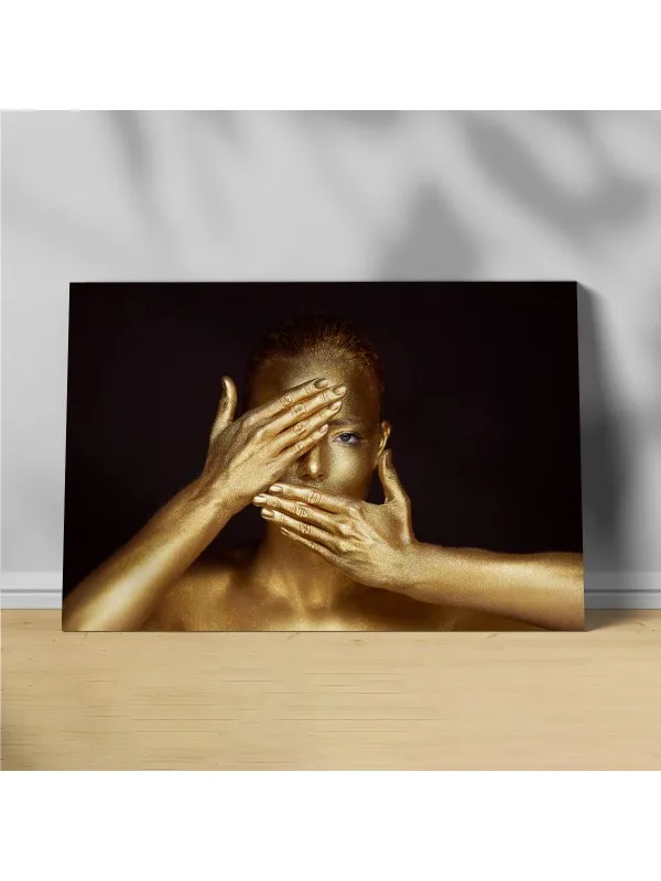 Tablou canvas Golden cover – femeie africană în negru și auriu