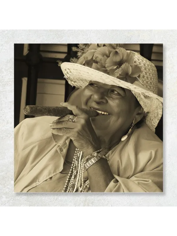 Tablou canvas Femeie cubaneză cu trabuc II – portret feminin