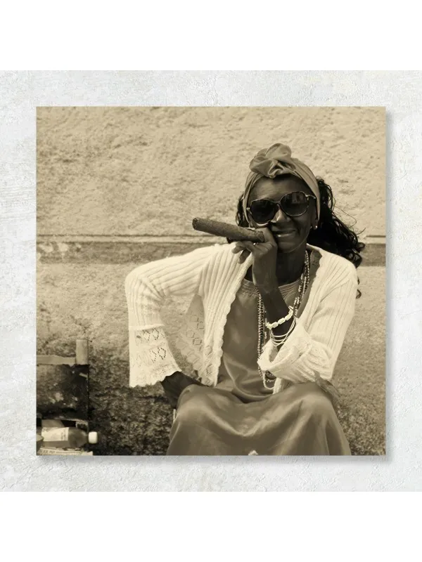 Tablou canvas Femeie cubaneză cu trabuc III – portret feminin
