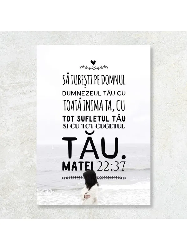 Tablou canvas Să iubești pe Domnul – Matei 22:37 pe fundal de mare, alb-negru